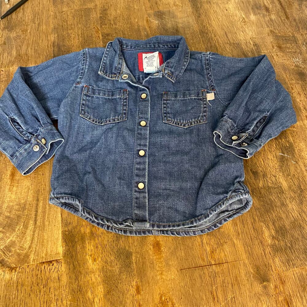 Gap dark wash denim snap collar long sleeve shirt SIZE‎ 2